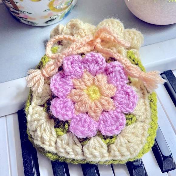 CROCHET SPRING POUCH HIBISCUS DRAWSTRING HANDMADE GIFT BAG BY GRANNIS ❤️ NEW - Picture 1 of 3